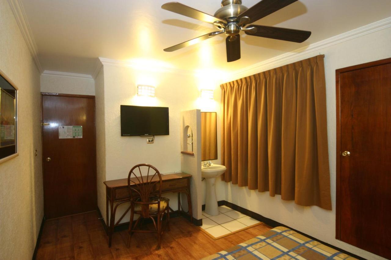 Hotel Plaza Crystal Xalapa Kültér fotó