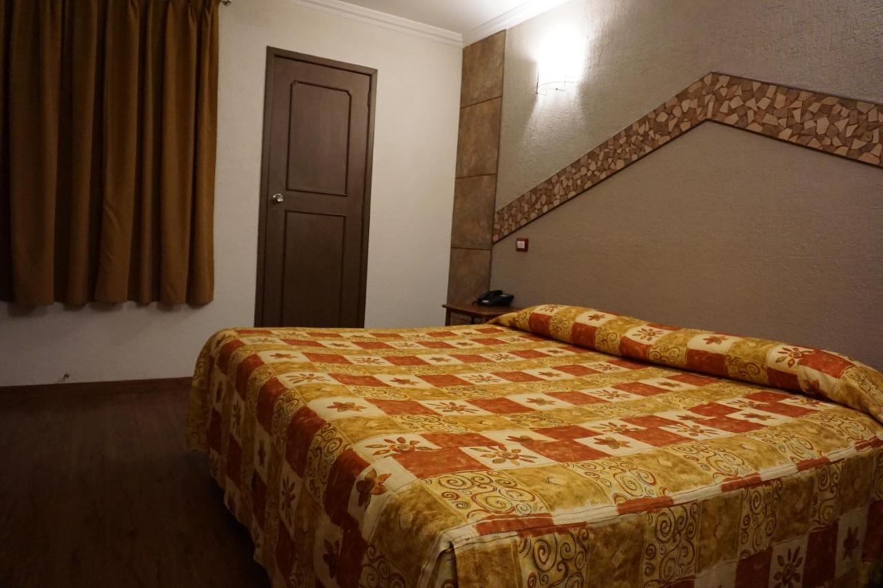 Hotel Plaza Crystal Xalapa Kültér fotó